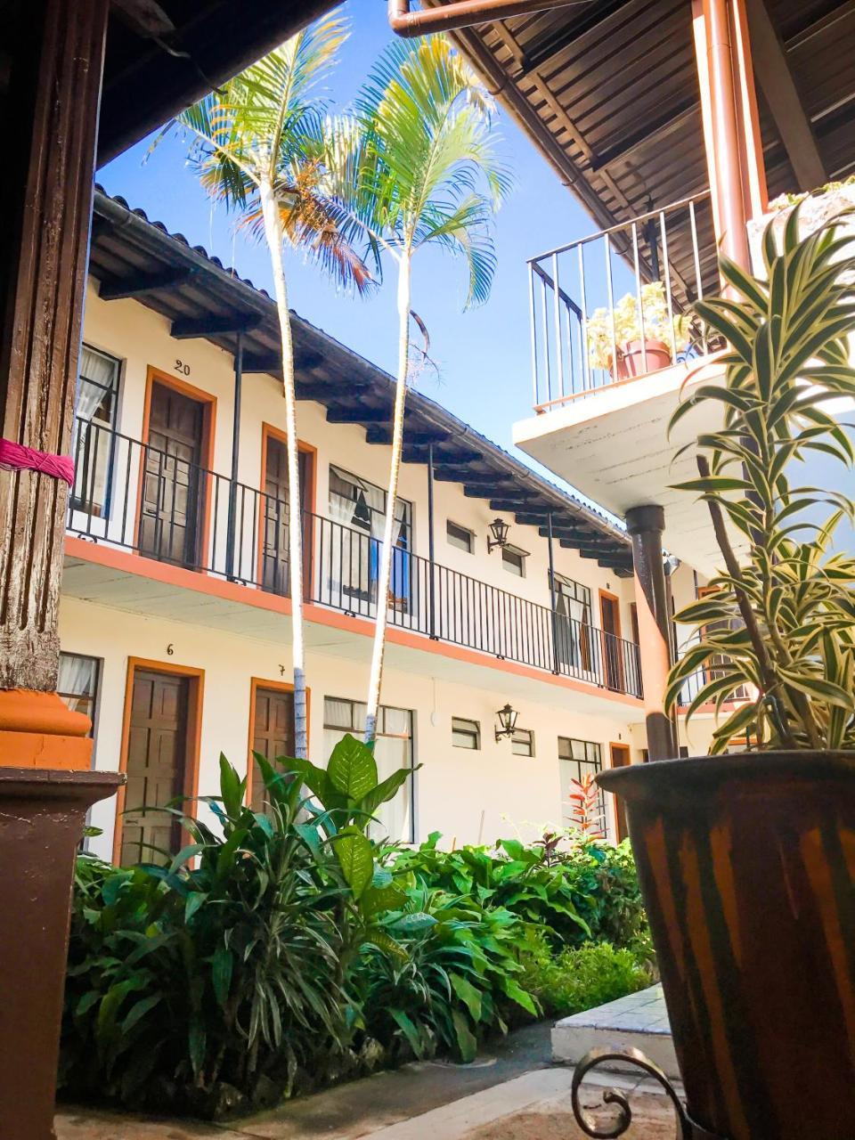 Hotel Villa De Flores Uruapan  Exterior photo